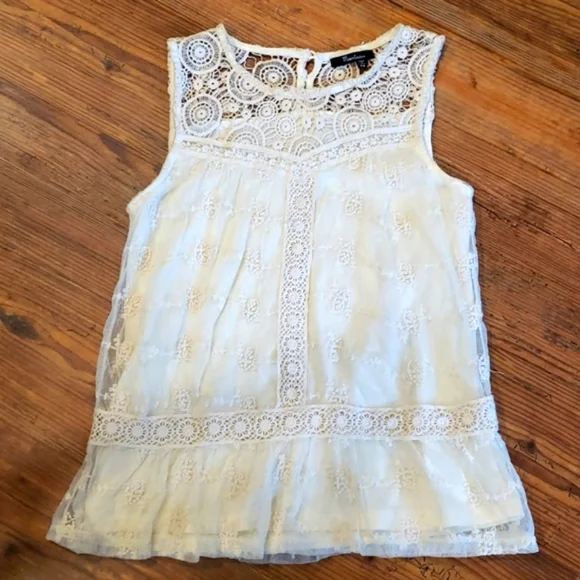 MONTEAU XS cream lace overlay sleeveless top NWOT - Picture 4 of 4